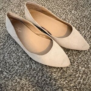 Crown Pointed-Toe Women's Flats in Light Taupe
